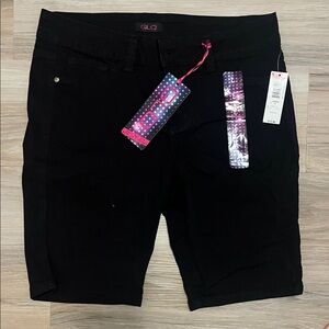 GLO Jeans Women's Classic Black Bermudas